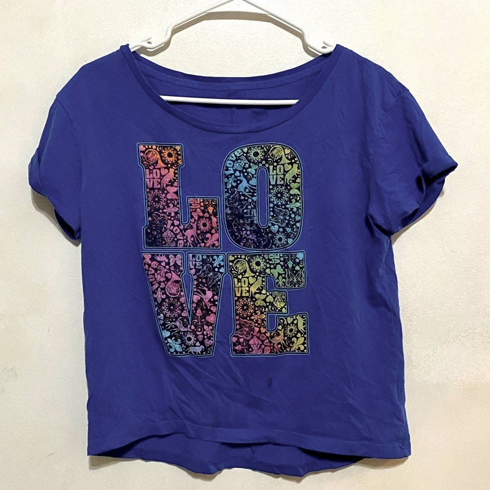 Cropped LOVE tee